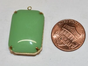 VINTAGE LARGE OPAQUE LIME GREEN GLASS OCTAGON PENDANT BEAD • 25x18mm • BRASS* - Picture 1 of 2