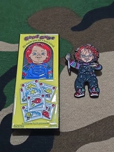 1988 Childs Play Horror Movie Good Guy And Chucky Enamel Lapel Hat Pin Badge *** - Picture 1 of 5