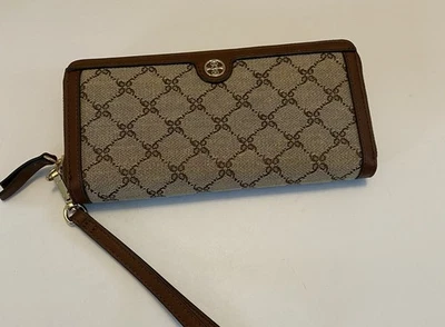 Cartera Muñequera Nine West Marrón con Patrón de Monograma 3 Compartimentos Cremallera Foto 1 de 4