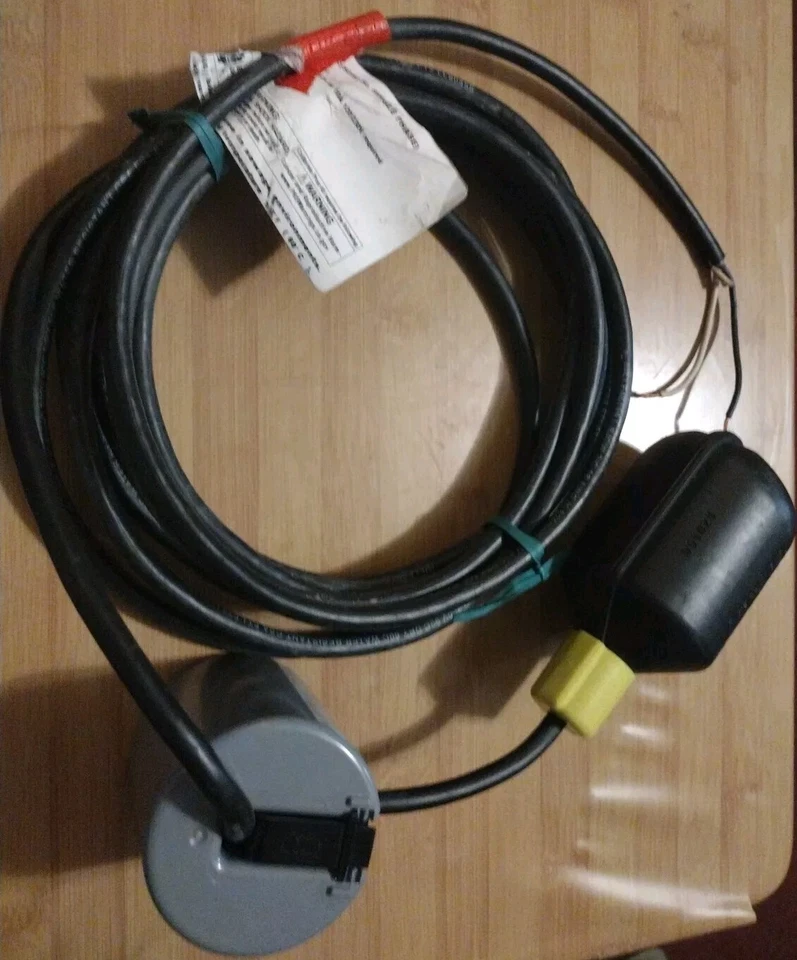 Interruptor de flotador de nivel variable Zoeller® 10-1882 con cable de 15 pies, 115/230 VAC Foto 1 de 4