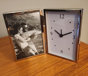 NEU! POTTERY BARN Bilderrahmen Uhr SILBER NEU 99 $ VATERTAG+ - Bild 1 von 2