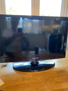 Samsung LE26C450E1W Tv With Remote. Good Condition. 26inch - Picture 1 of 18