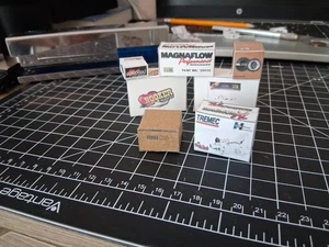 Lote #78 8 cajas impresas de productos de automóviles para dioramas a escala 1:24-1:25 - Imagen 1 de 12
