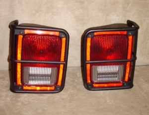 Set of (2) Jeep Wrangler OEM Tail Lights 2007-2018  55077890AH 55077891AH - Picture 1 of 21