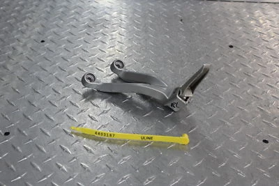 Suzuki GSXR600Z 2003 Limited trasero izquierdo pasajero clavija daños Foto 1 de 4