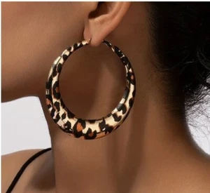 NEW WOMEN'S XL YELLOW GOLD LEOPARD PRINT ROUND HOOP EARRINGS LIGHT WEIGHT 2.75" - Picture 1 of 5