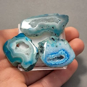 Agate Slices x 3 with blue colour and druzy holes, loose gemstone Eo-1186 - Picture 1 of 5