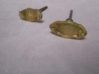 2 Anciennes Poignées de porte en bronze laiton stylisés avec carré - Photo 1/4