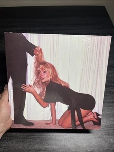 Signed/Autographed Man’s Best Friend Vinyl LP Sabrina Carpenter IN HAND - Picture 1 of 3