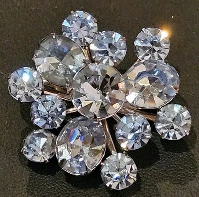 Broche prendedor vintage CORO azul estrás conjunto de puntas plateadas cristales de vidrio azul Foto 1 de 3