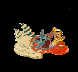 Spilla Disney Shopping Stitch & Lilo slitta nella neve LE 250 rara - Foto 1 di 3