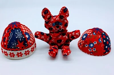 Tela de guinga felpa conejito de Pascua y huevo azul rojo floral Cottagecore Grannycore Foto 1 de 4