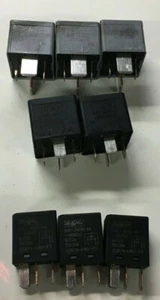 Ford Mondeo 2007 MK3 - Engine Bay Relays - Picture 1 of 7
