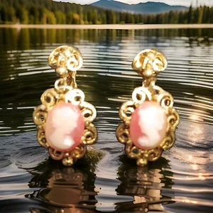 Cameo Gold-Tone Clip-On Earrings Hand Crafted 1"Length Women's Vintage - Picture 1 of 10