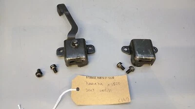 1980 Yamaha XS500 XS 500 4R5 сиденье захват, защелки, замок и болты - Изображение 1 из 4