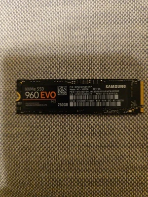SAMSUNG 960 EVO M.2 250gb NVMe Solid State Drive SSD MZ-V6E250BW New OB - Image 1 of 2