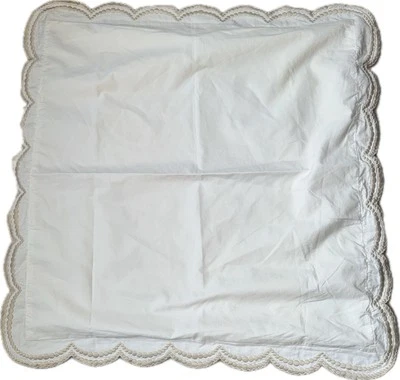 Наволочка на подушку Martha Stewart Collection Euro Sham белая с золотой круглой каймой - Изображение 1 из 4