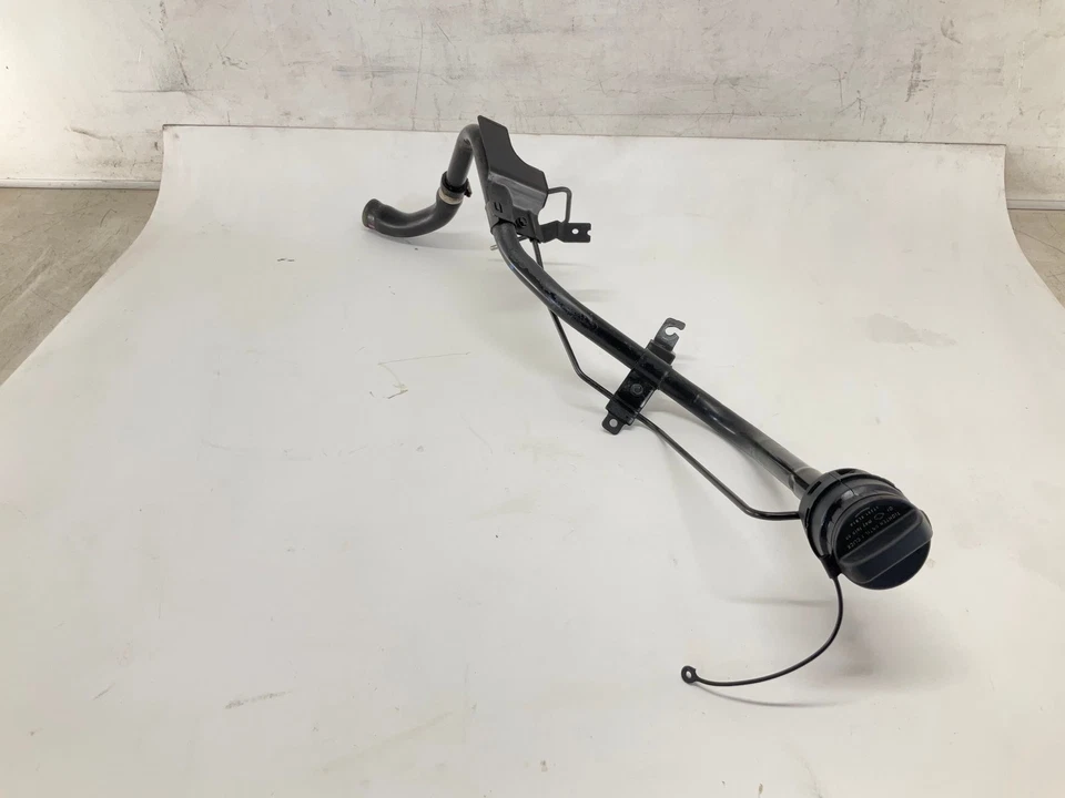 Задний горловина топливного бака 20–22 Nissan Sentra черная сталь от оригинального производителя - Изображение 1 из 4