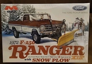 Moebius 1972 F-250 Ranger XLT Snow Plow Pickup Truck Model Kit - MOE2568 - Picture 1 of 4