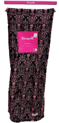 Manta de Halloween Betseyville Betsey Johnson Nueva con Etiquetas Rosa Calavera Gótica Skelly SUAVE Foto 1 de 4