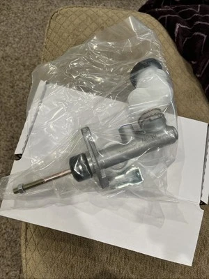 Главный цилиндр сцепления AMS автомобильный M0596 подходит для Hyundai Accent 98-99 годов выпуска - Изображение 1 из 3