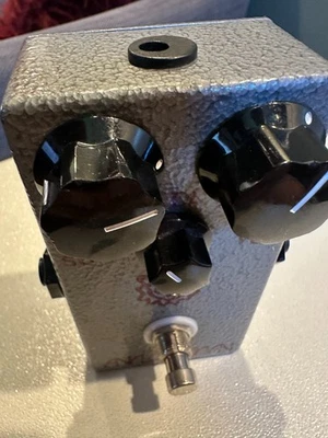 Pedal-compresor efectos guitarra ANALOGMAN usado Foto 1 de 4