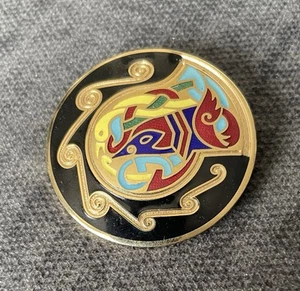 Broche de nudo celta irlandés tono negro y dorado bisutería retro vintage - Imagen 1 de 4