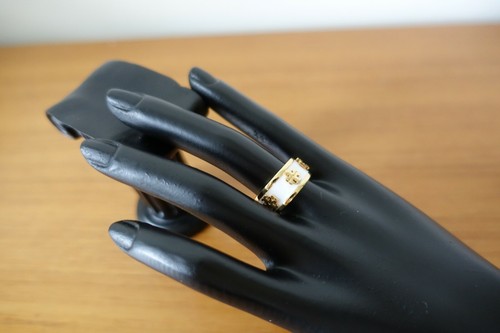 ANELLO TORY BURCH SMALTATO LOGO RIALZATO MISURA 8. NUOVO