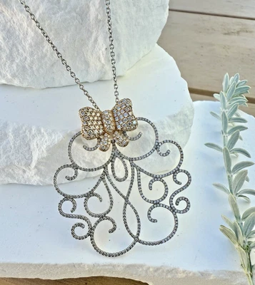 Collar colgante de mariposa de diamantes de oro rosa y blanco de 18 k Fine Estate Foto 1 de 4