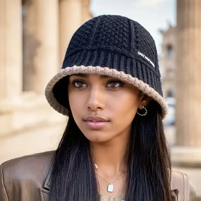 Elegante Sombrero Cubo Tejido Invierno Negro Con Borde Beige Cálido Gorro Gorra Ligero Foto 1 de 4