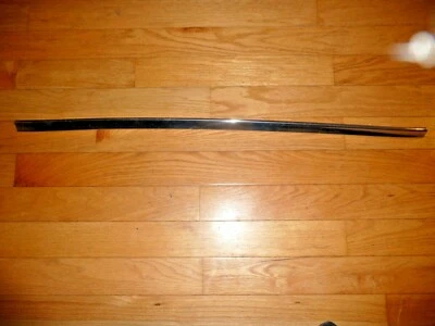 Buick Century 1984-1988 parachoques delantero centro frotamiento/tira de impacto NOS 25516150 Foto 1 de 4