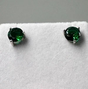 Aretes solitarios redondos esmeralda de 3,50 quilates creados en laboratorio en plata de ley 925 - Imagen 1 de 7