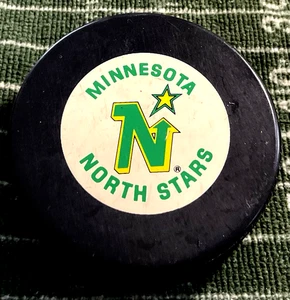 OFFICIAL PUCK MINNESOTA NORTH STARS NHL TRENCH MFG. - Picture 1 of 2