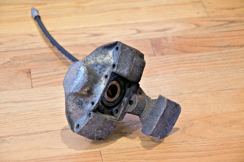 沃尔沃 240 242 244 245 240DL GL 涡轮右后制动卡钳 1975 - 1991 非 ABS — 第 1/2 张图片