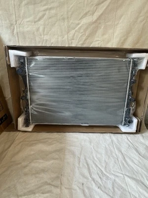 Radiador de aluminio A-Premium (sin enfriador de aceite) - se adapta a Mercedes-Benz C300 2015-2018 Foto 1 de 4