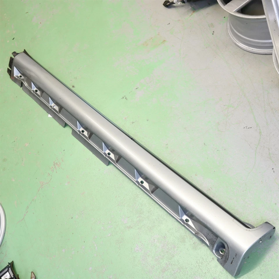 01-07 Panel de moldeo basculante gris lado conductor izquierdo Volvo V70 30744339 Foto 1 de 4