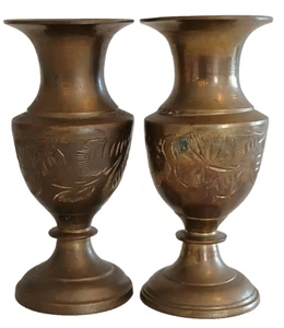 2 piccoli vasi in ottone inciso dall'India alti 3" vintage - Foto 1 di 24