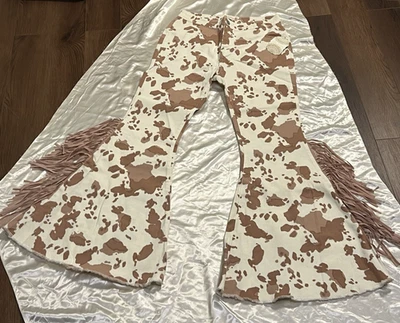 Pantalones acampanados con estampado de vaca Altar’d State | Lados con flecos | Talla grande | Western Nuevo con etiquetas Foto 1 de 4