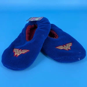 CD Comics Wonder Woman Slippers Shoe size 4-10 Snuggle Toes - Picture 1 of 5
