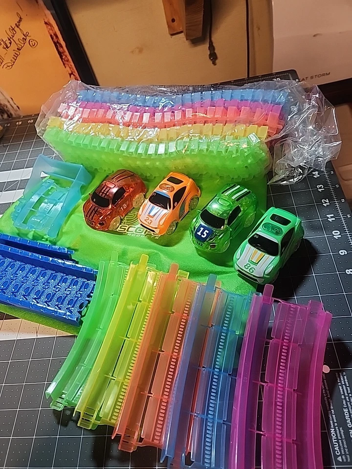 Mindscope  Twister Track Multi Color Lot Of Rails And Trax Racing Cars - Image 1 of 4