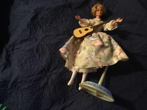 Maria in the Sound of Music 1995 Hollywood Legends Barbie Doll - Picture 1 of 2