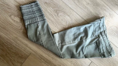Jegging al tobillo bordado gris marca TRIBAL NUEVO SIN ETIQUETAS talla 4 Foto 1 de 4