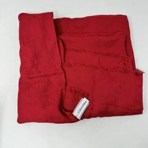 Bufanda suave viscosa roja Calvin Klein borde crudo logotipo CK - Imagen 1 de 5