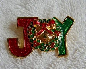 Vintage Feiertag Weihnachten "JOY" goldfarben mit rot grün Emaille Kranz Pin - Bild 1 von 4