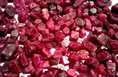 BURMA  RUBY  GEMSTONE EARTH MINED NATURAL RED ROUGH  LOT S11 - Image 1 of 3