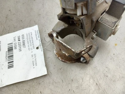 05-15 TOYOTA TACOMA CONVENTIONAL IGNITION SWITCH ASSEMBLY WITH KEY - Image 1 of 4