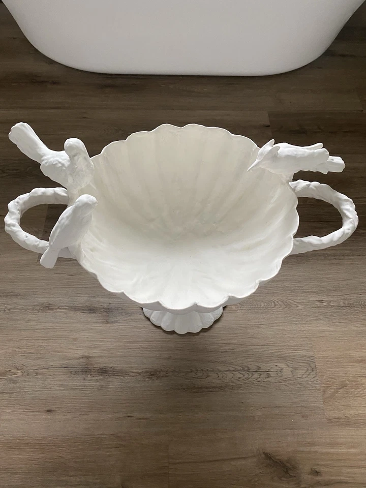 Cuenco para pájaros Oly Studio de resina blanca Foto 1 de 4