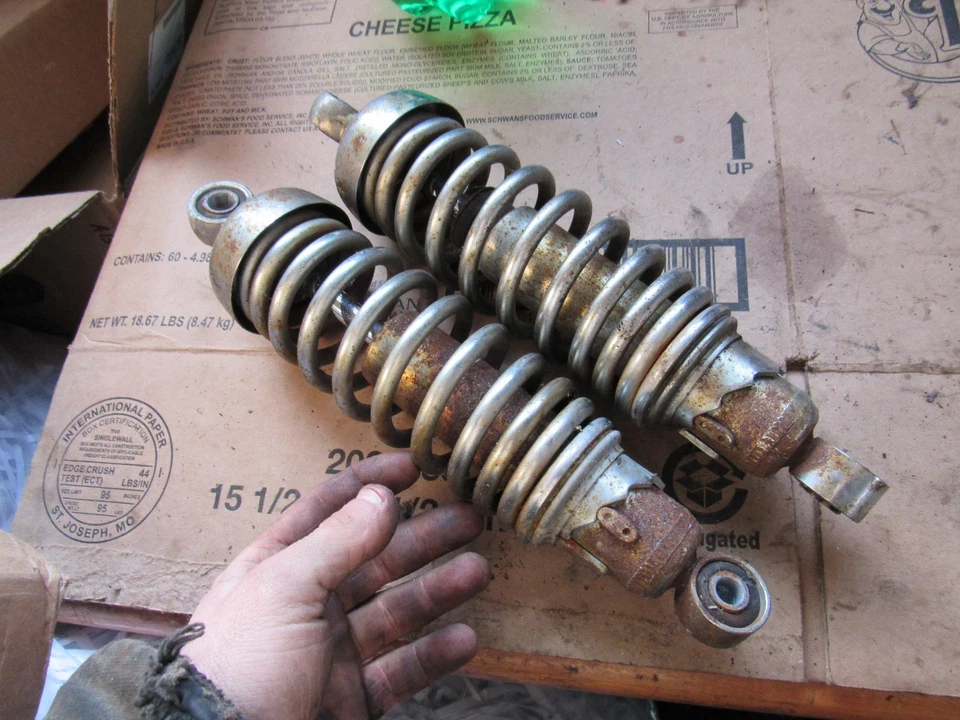 1984 yamaha xv700 virago rear shocks - Image 1 of 1