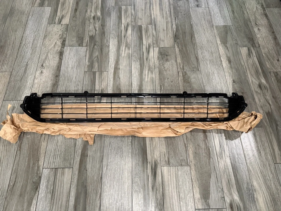 Toyota Crown Signia 2025 parrilla inferior nuevo OEM 5311330550 Foto 1 de 4