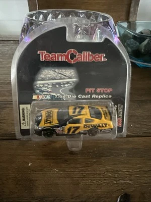 Matt Kenseth #17 Team Caliber Pit Stop Edición 1/64 DeWalt NASCAR EDICIÓN 2005 Foto 1 de 4